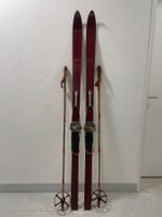 Ski (Nr. 4), Ski der ca. 1950er Jahre mit Stöcken
