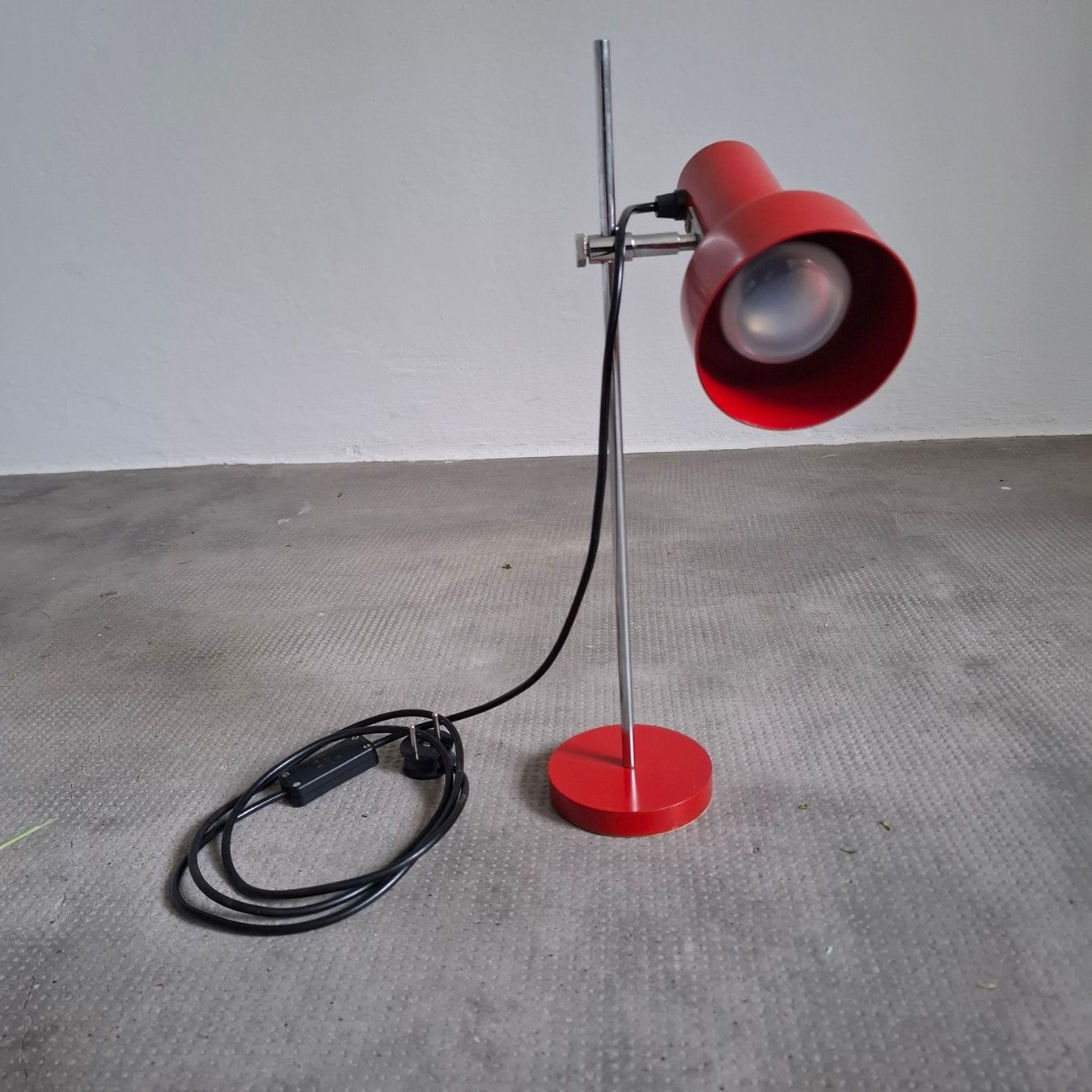 Lampade: Lampe de bureau Spot rouge retro 1970 – Usato da Neuchâtel venduto da Rochawood 1