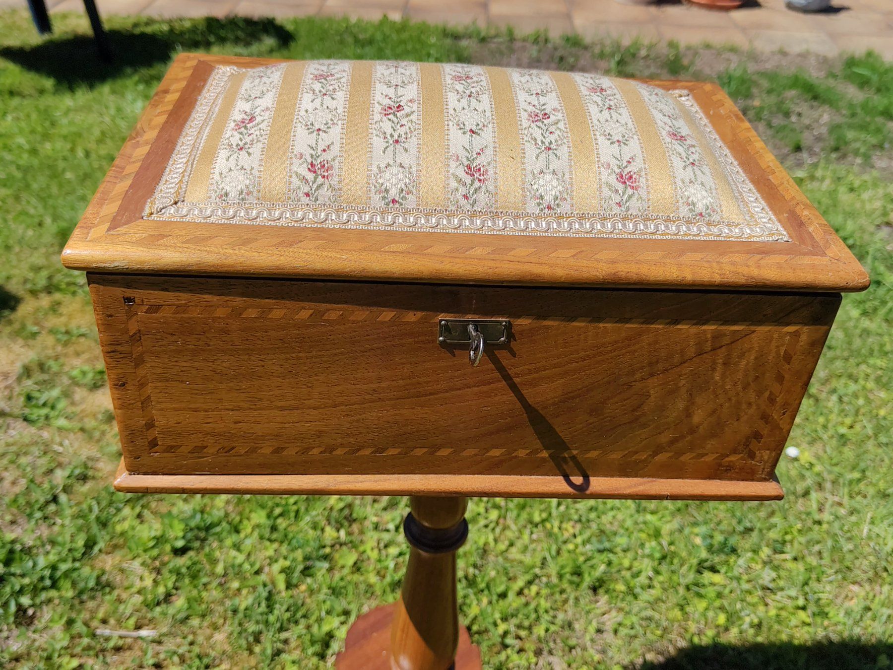 Coffres: Stickstock Biedermeier antik (ACHTUNG:ab 29.wirds vernichtet – D'occasion à Beinwil am See par Msunneschin 1