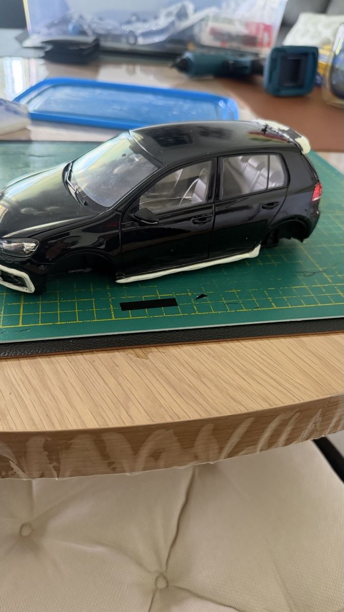 Kit di modellismo & Modellini statici: Golf 6 scala 1:18  – Usato da Caslano venduto da tuning21 1