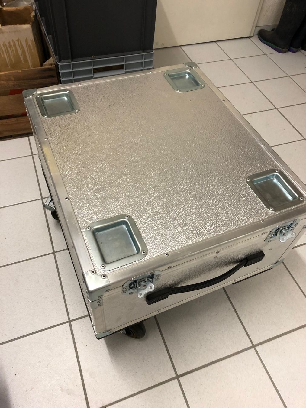 Valigie: Robuster Alukoffer/Transportbox (fahrbar) – Usato da Widen venduto da Himan 3