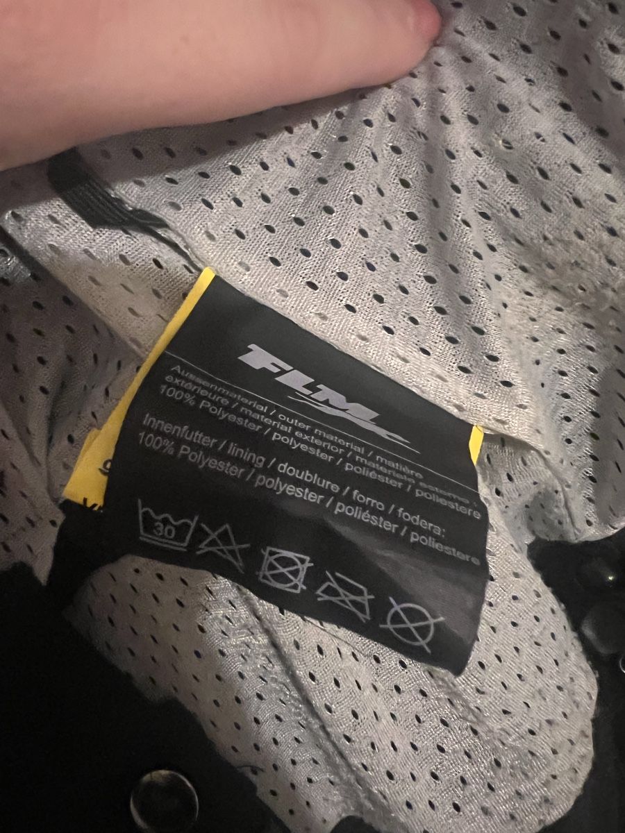 FLM Lots de vêtements: Motorradbekleidung zweiteiler FML – D'occasion à Hinwil par Michelle.C 1