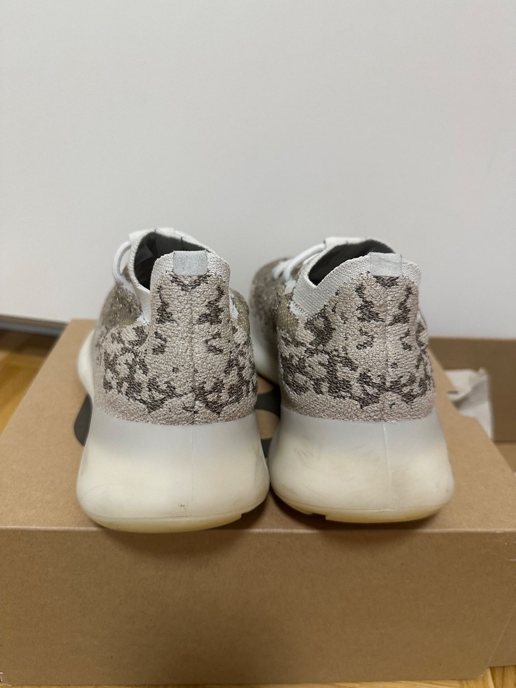 Adidas Scarpe da uomo: Adidas YEEZY Boost 380 "Pyrite" sneakers – Usato da Basel venduto da iulia_haul 2