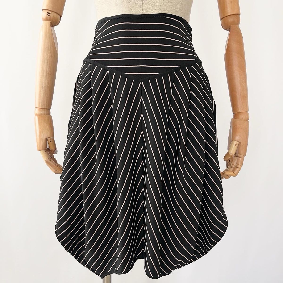 Armani Gonne: GIORGIO ARMANI Skirt – Nuovo (secondo la descrizione) da Emmen venduto da Avviivva_Com2023