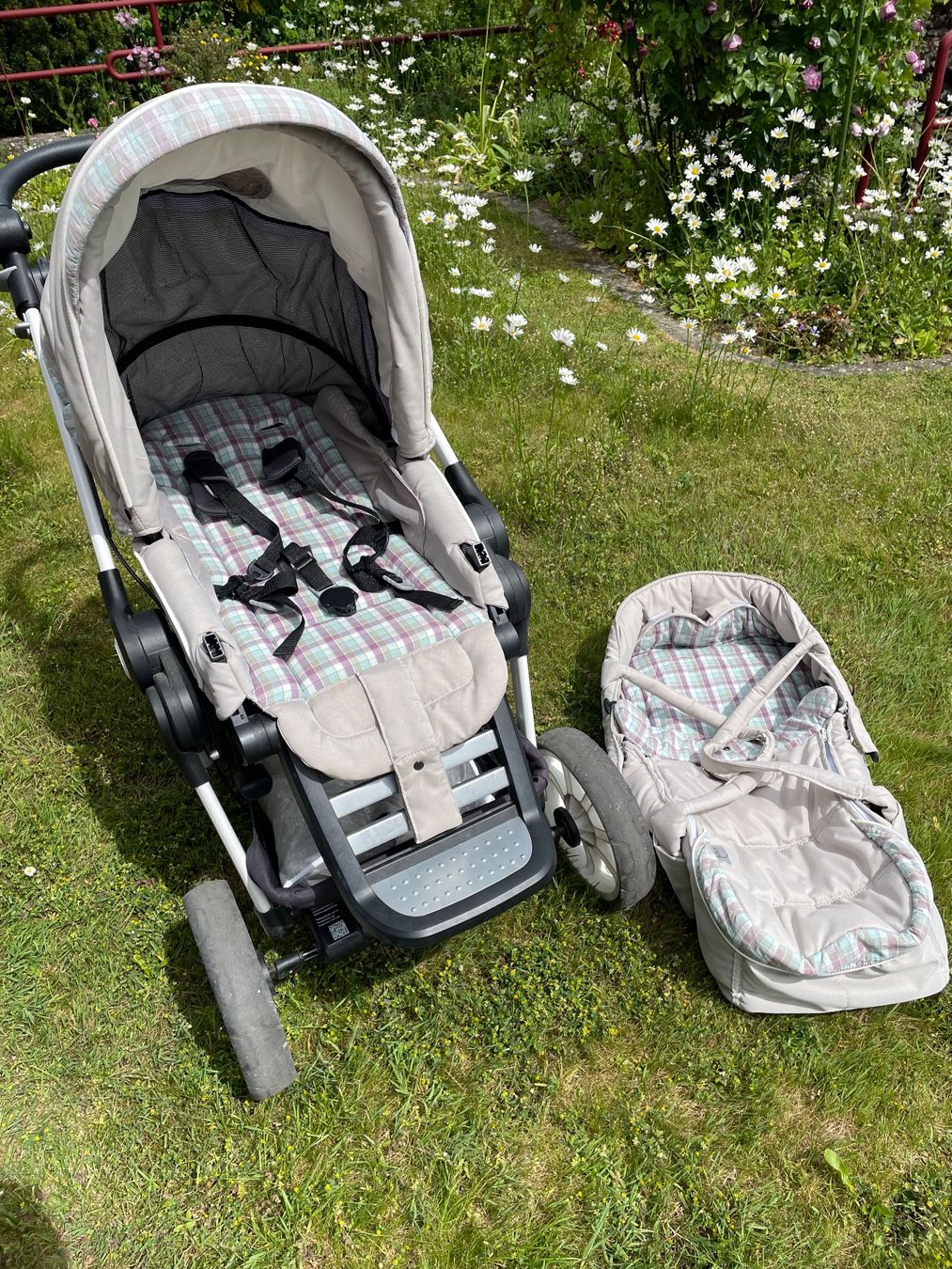 Teutonia Carrozzine: Kinderwagen Kombikinderwagen – Usato da Lohn-Ammannsegg venduto da sitolo 4