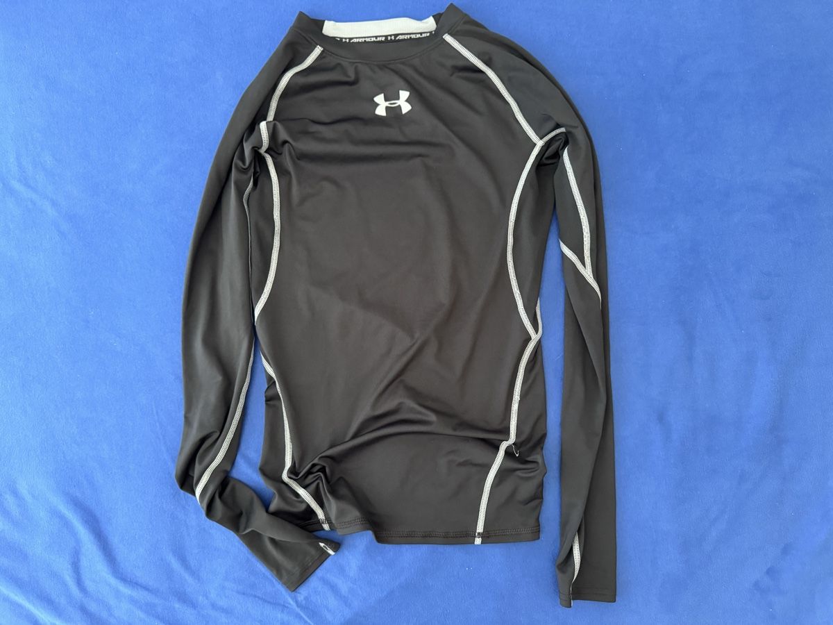 Under Armour T-shirt: Under Armour Compression Heatgear Top und Hose Gr. S – Usato da Untersiggenthal venduto da floriyang