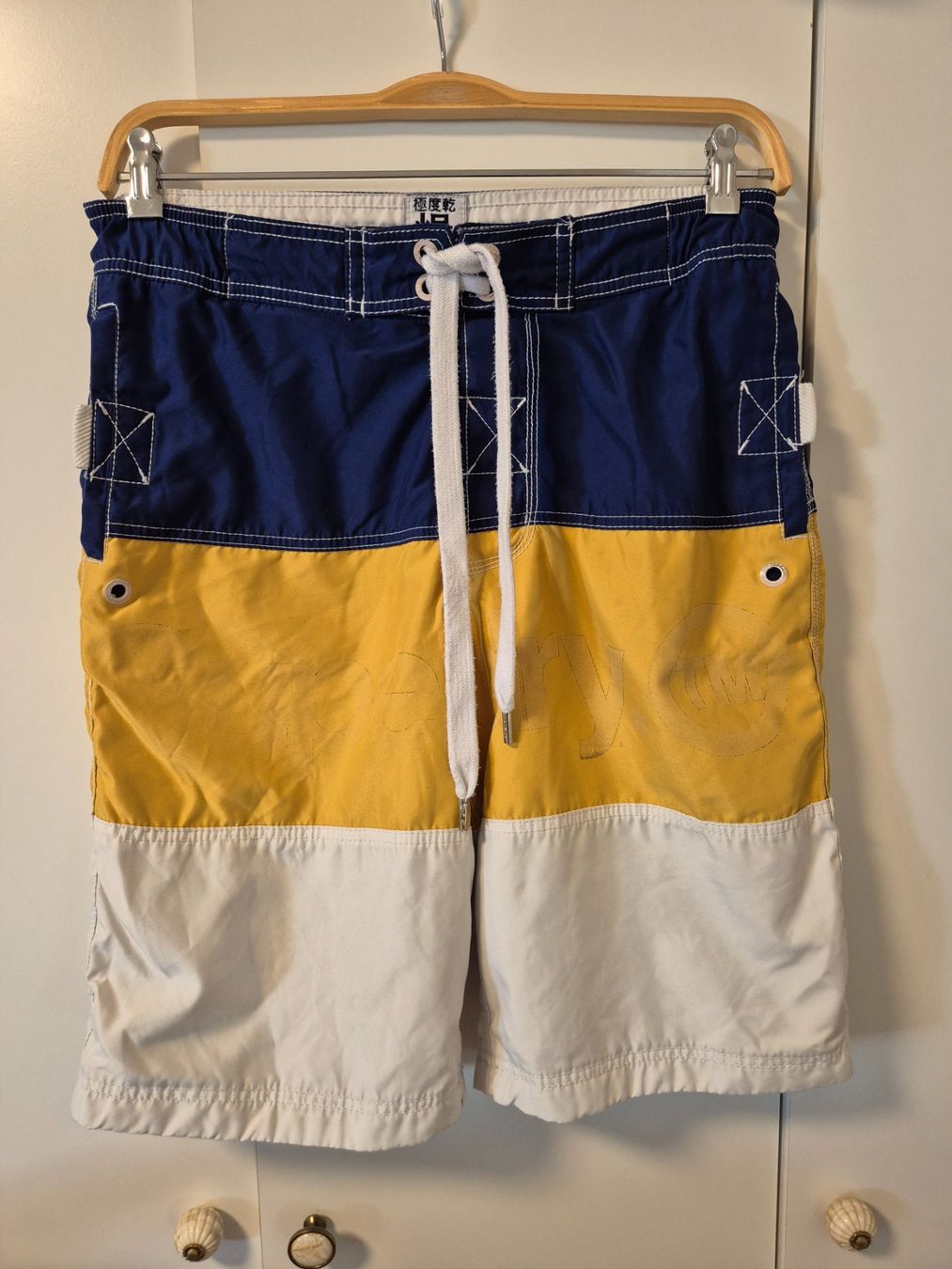 Superdry Pantaloni: SUPERDRY  board shorts   badehose   Grösse M – Usato da Niederweningen venduto da Obson