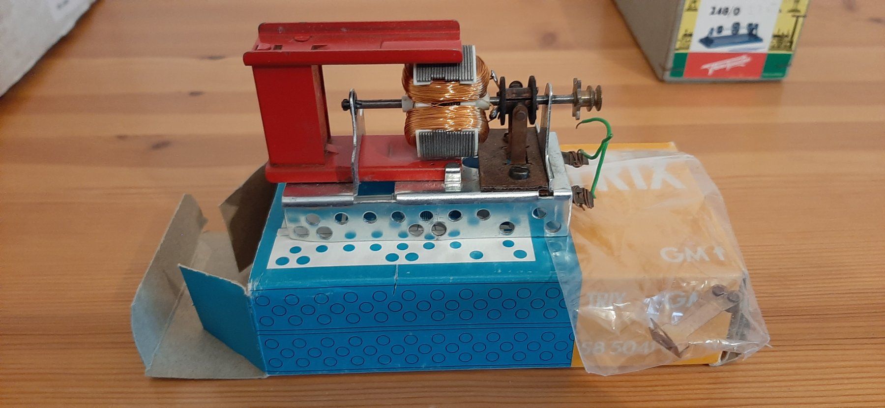 Trix Modellini di ferrovie: Trix - Motor mit Anleitung und Fleischmann - Antriebswelle – Usato da Wiesendangen venduto da pau_56xn