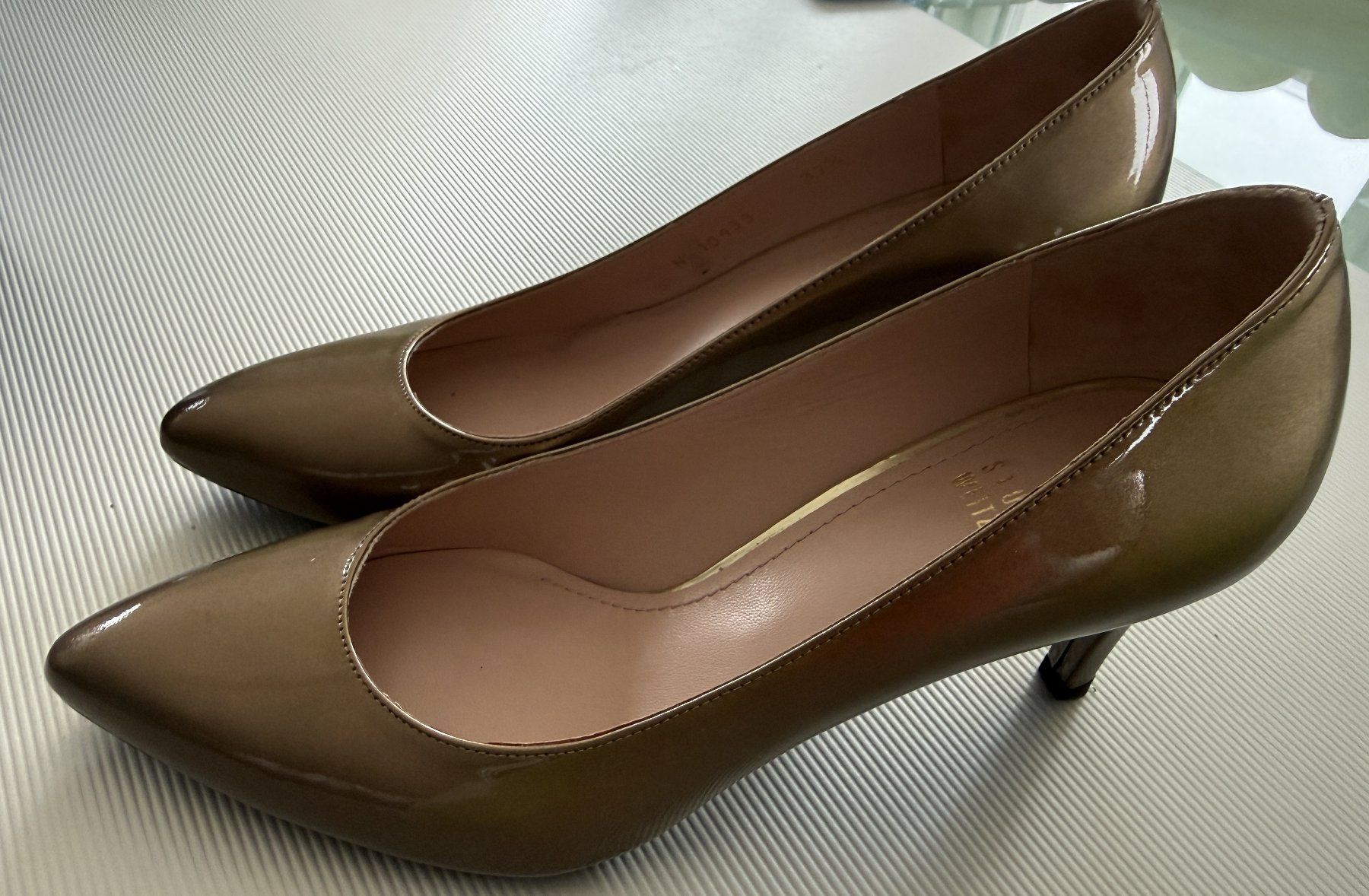 Stuart Weitzman Scarpe da donna: Stuart Weizman Pumps gold - Grösse 37,5 – Nuovo (secondo la descrizione) da Wallisellen venduto da chr_s557 3