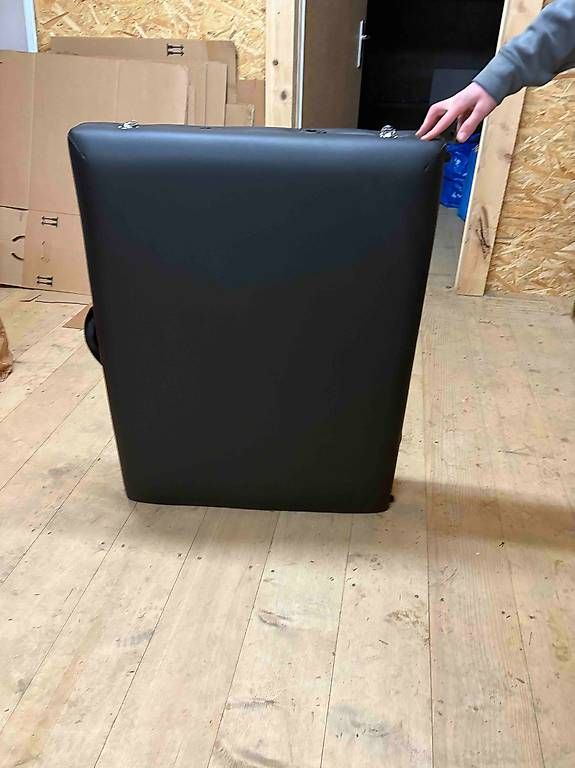 Lettini & sedie per cosmetici: Table de massage en bois réglable, rembourée. – Usato da Oppens venduto da fab_6zfc 1