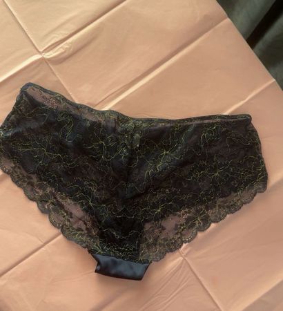 Schönes Blaues Nachtkleid - Goldene Spitze, Rückenausschnitt