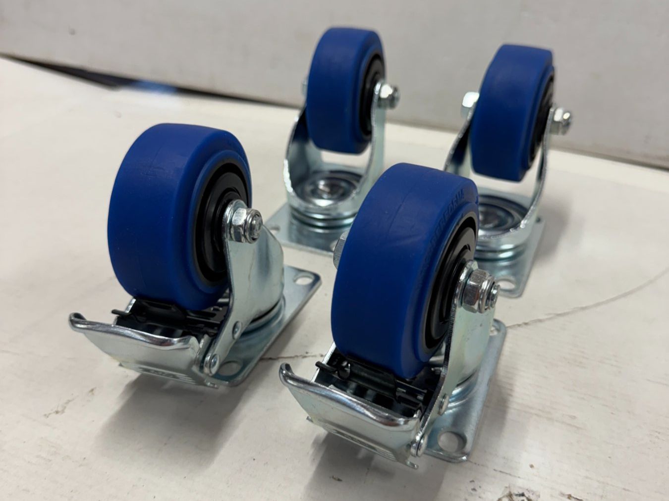 Altro per stoccaggio & trasporto: 4 x Case Lenkrollen / Blue Wheels (X784) – Nuovo (secondo la descrizione) da Däniken SO venduto da Profog1