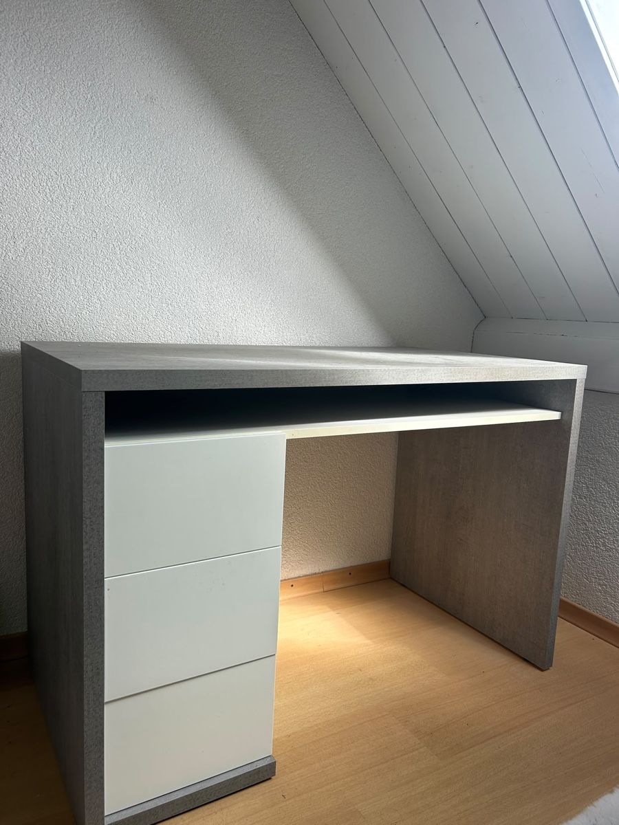 Schreibtische: Schreibtisch/Pult – Gebraucht aus Steffisburg von christofwilli