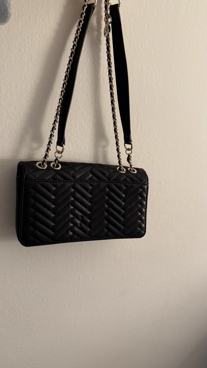 Guess Taschen für Damen: Guess Handbag, Black Quilted Design, Chic & Stylish – Neu (gemäss Beschreibung) aus Zürich von ece_nqv9 1