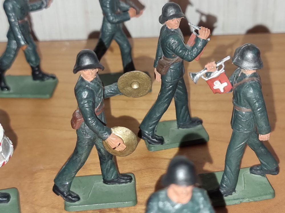 Starlux - Armée Helvétique - Piéton Suisse Défilant Clairon Argenté