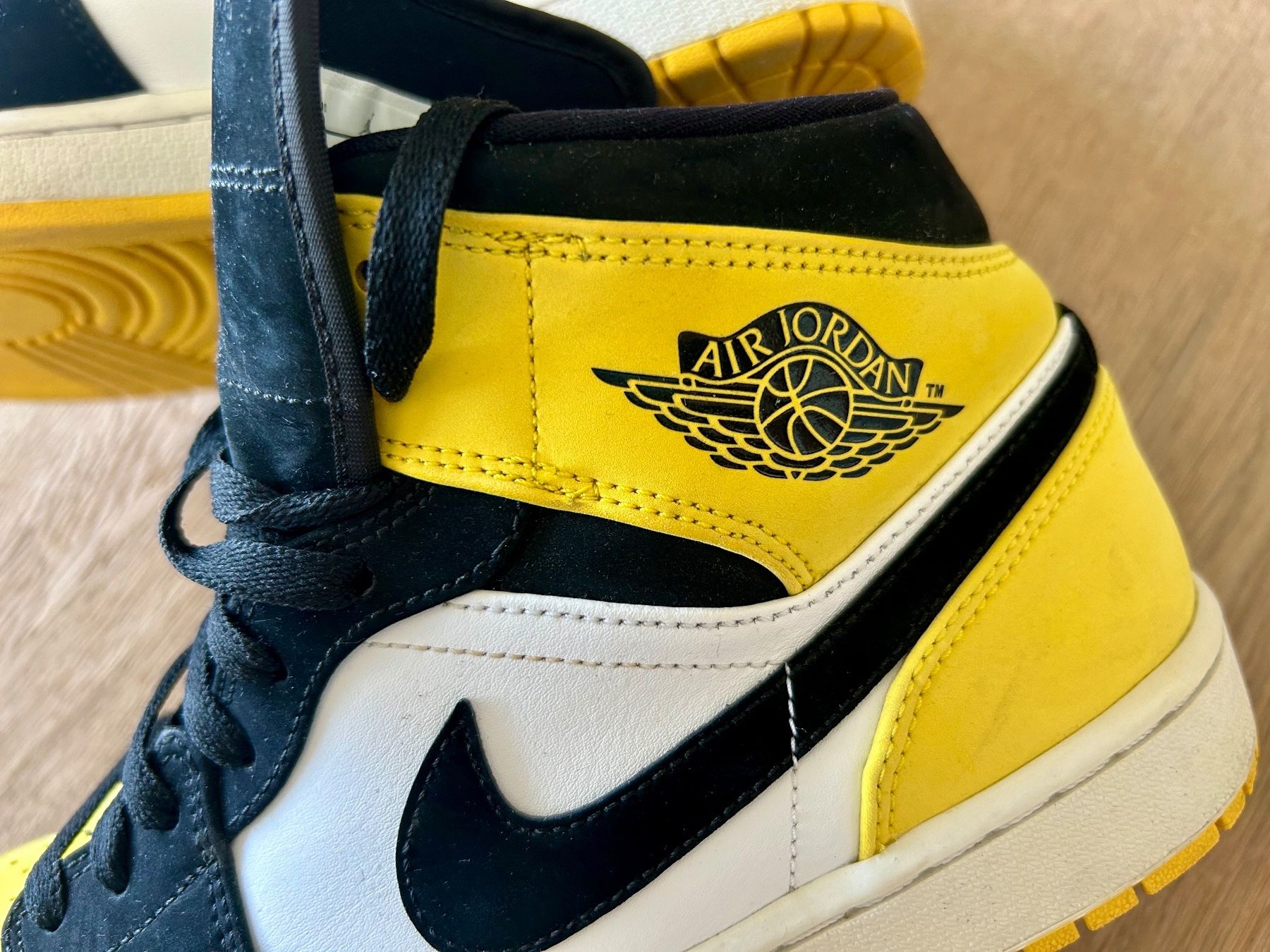 Jordan Chaussures hommes: Jordan 1 Mid Yellow Toe Black – D'occasion à Thayngen par Neuhof80 1