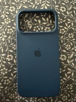 Coque iPhone 17 Pro  Max bleu silicone très bon état