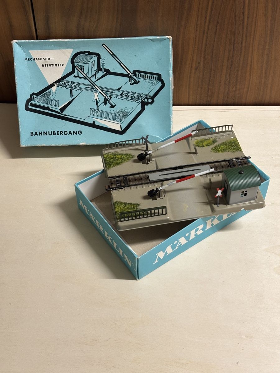 Märklin Modellini di ferrovie: Märklin Bahnübergang 7390 - Top – Usato da Zürich venduto da steuer2014 4