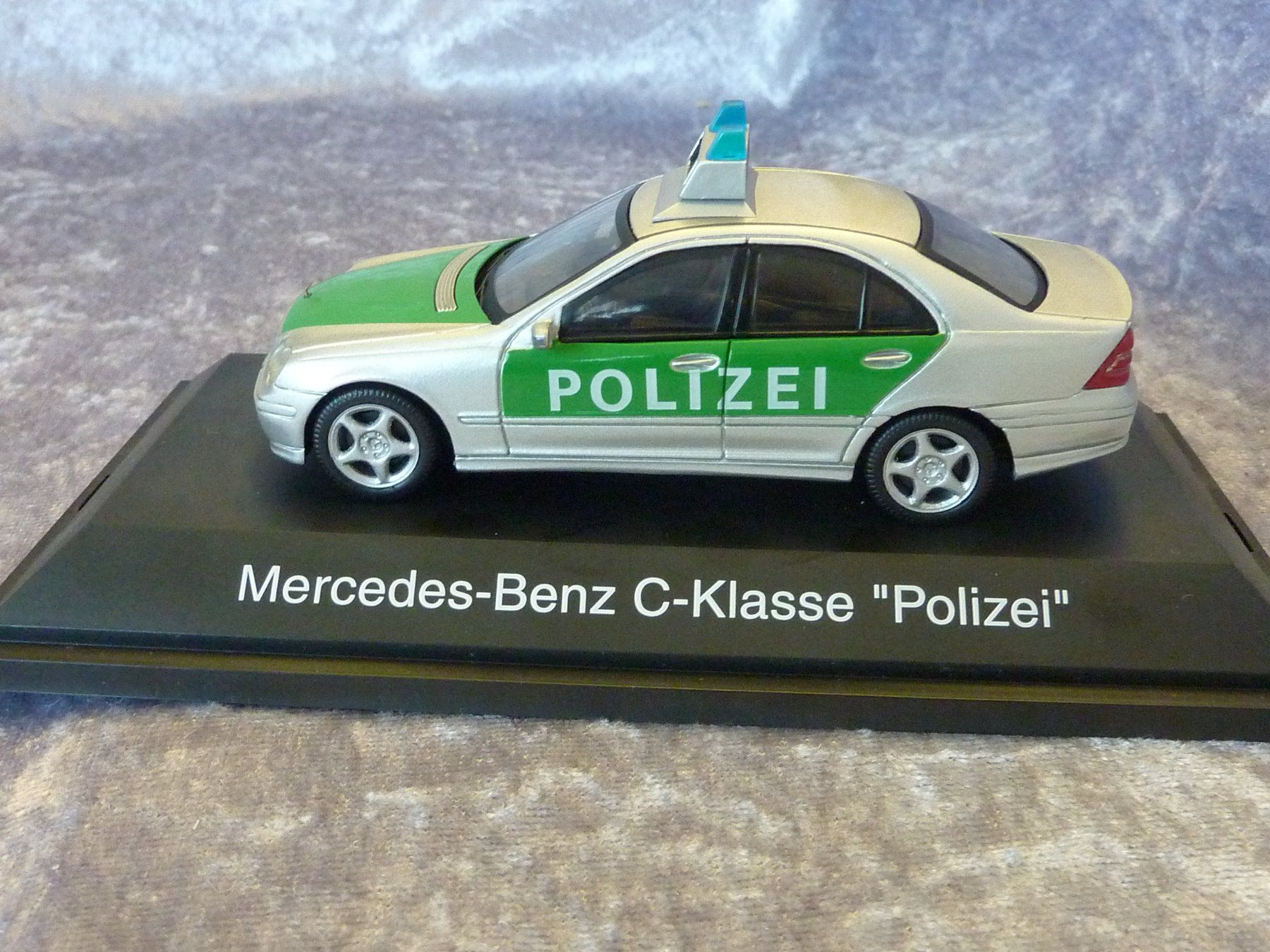 Schuco Modellini d'auto: Mercedes C-Klasse W203 Polizei 1:43 – Nuovo (secondo la descrizione) da Dürrenäsch venduto da modellautos4you 1