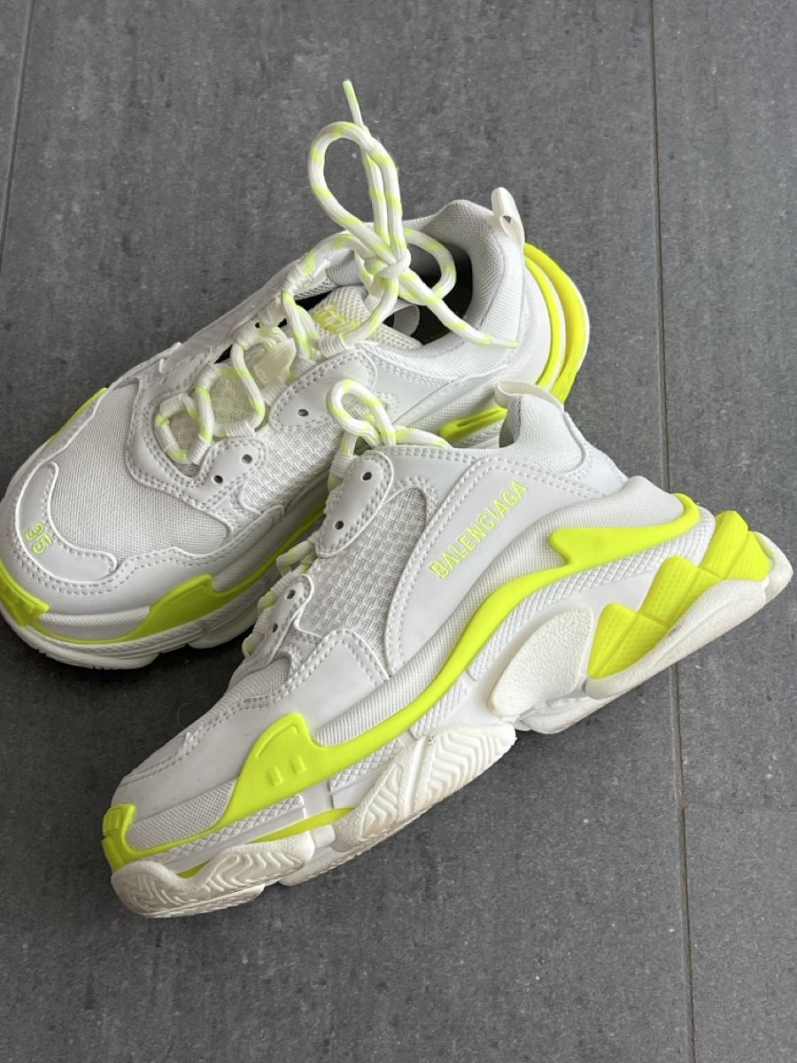 Balenciaga Damenschuhe: Balenciaga Triple S Sneaker – Neu (gemäss Beschreibung) aus Kriens von ras_6vrn