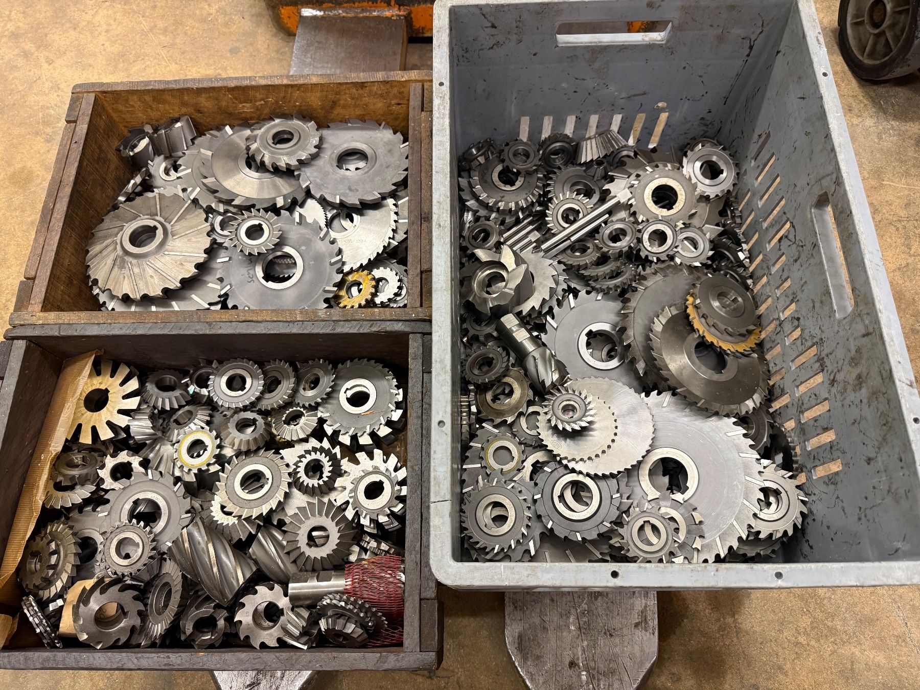 Tutti gli attrezzi: Fräser HSS div. ca. 100 kg – Usato da Winterthur venduto da Joe1001