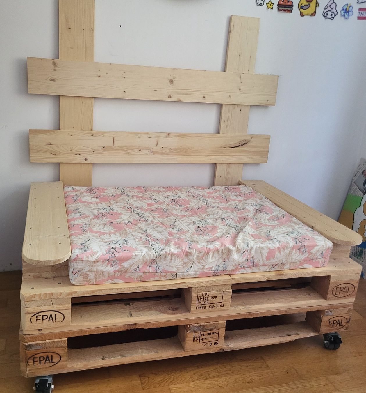 Sofas: Palettensofa – D'occasion à Birmensdorf ZH par stubbyholder 1