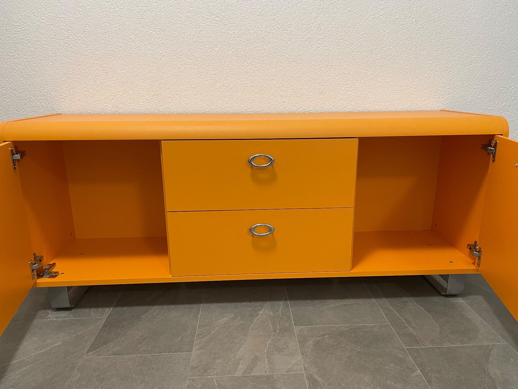 Cassettiere: Orangefarbenes Sideboard - Top Zustand! – Usato da Ehrendingen venduto da weisse_calla 1