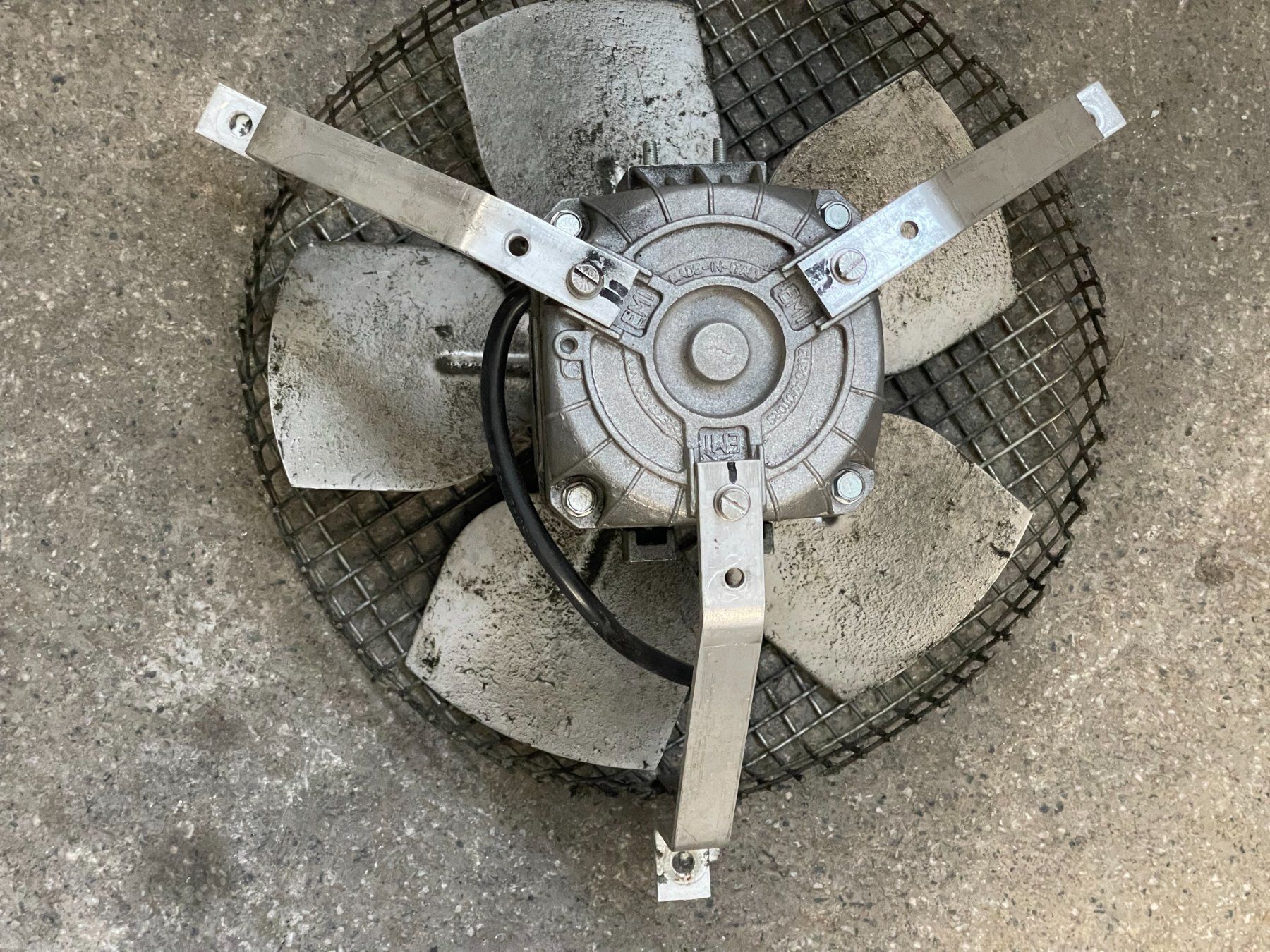 Ventilatoren: EMI Lüftermotor mit Kabel und Gitter – Gebraucht aus Glarus von adiweb007 3