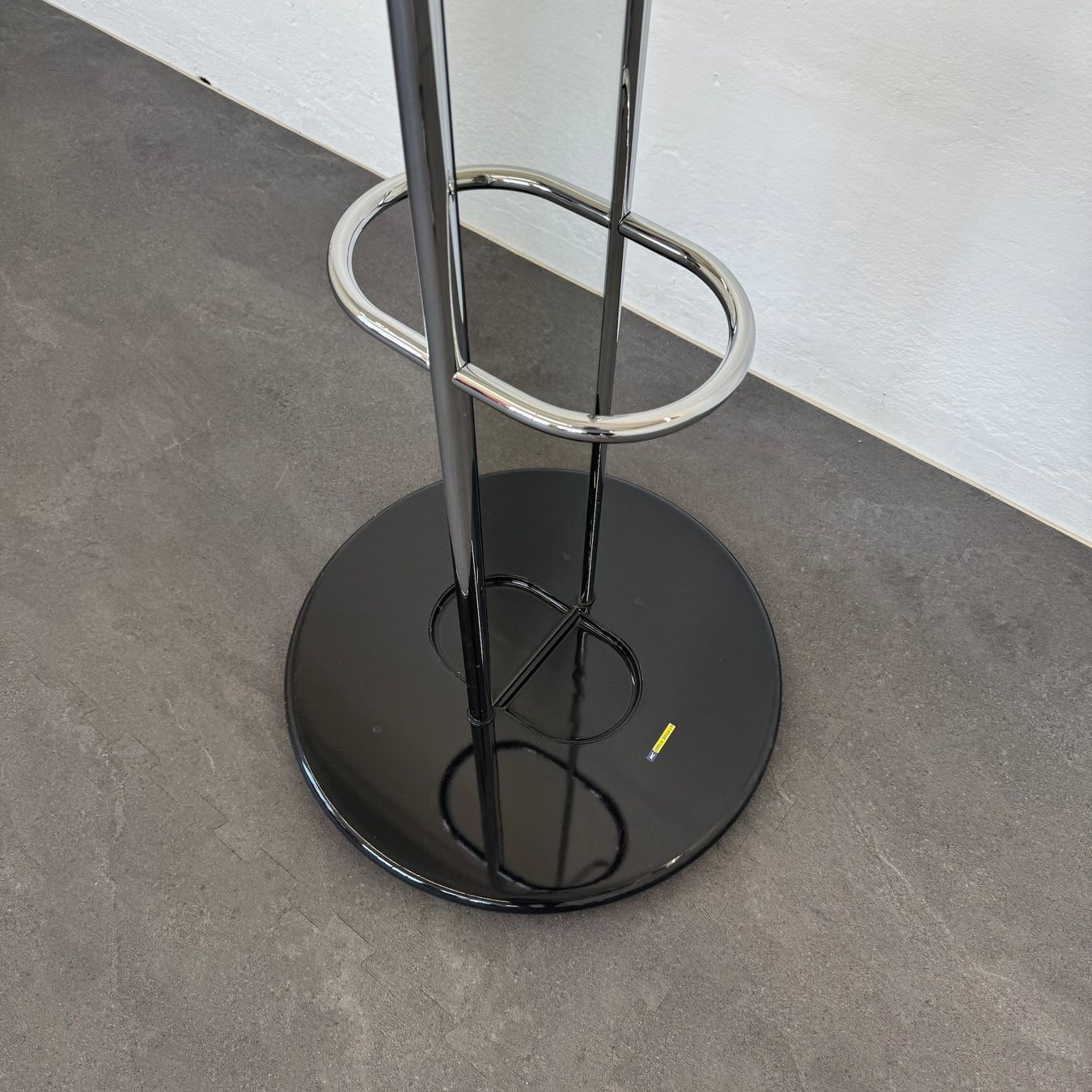 Guardaroba: Top Design Mirror Garderobenständer – Usato da Schönenwerd venduto da mcofficeshop 2