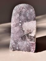 Rosa Amethyst Druse mit Calcit, Naturfarbe ungefärbt