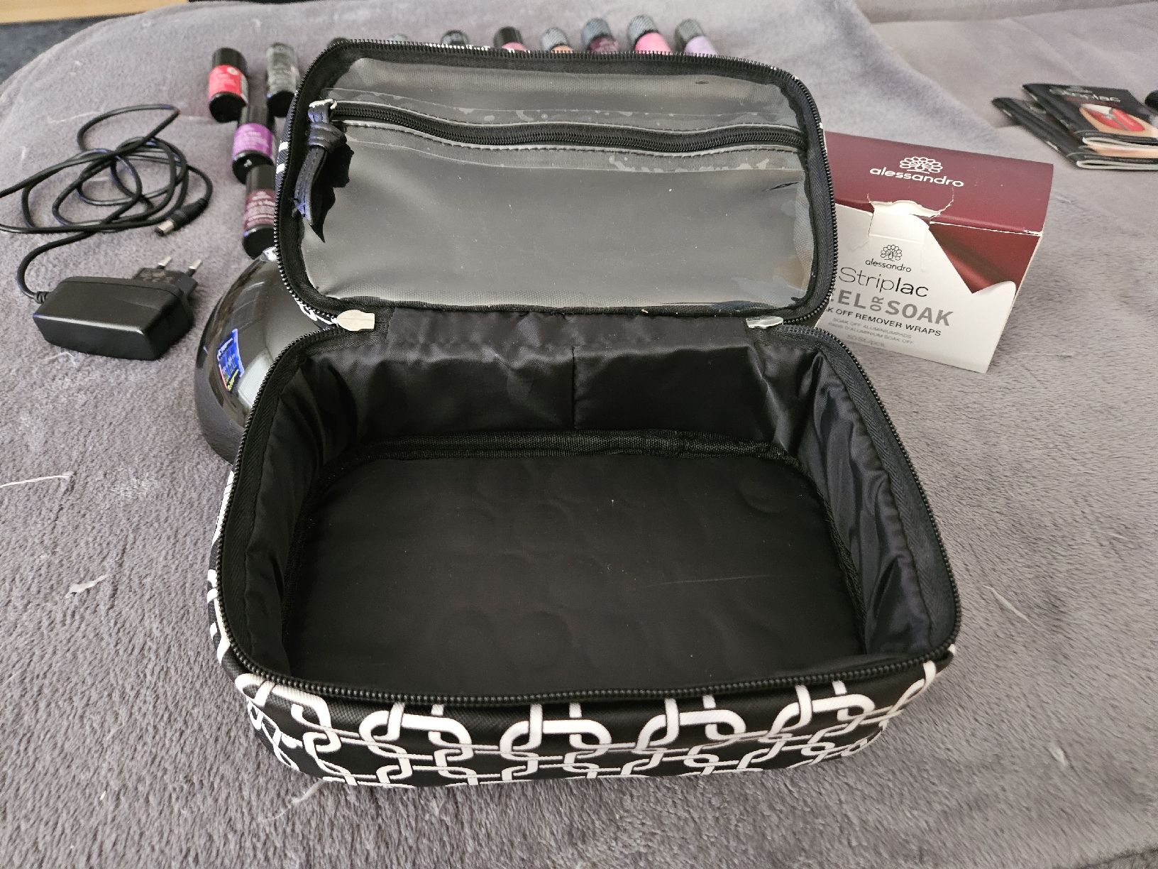 Unghie finte: Alessandro Striplac UV-Lampe mit 22 Nagellacke – Usato da Bern venduto da Sabulise 2
