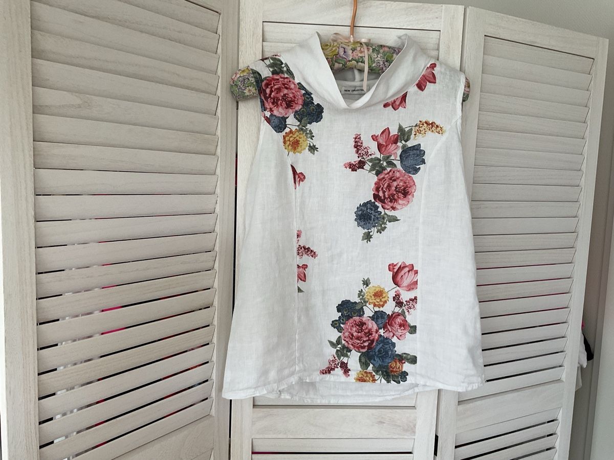 Blusen: Damen Bluse Weiss Blumenmuster Grösse M  – Gebraucht aus Roggwil TG von Straven