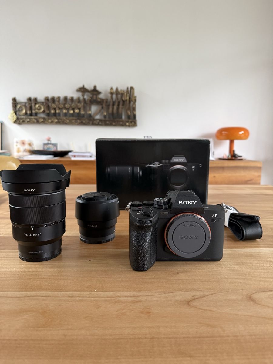 Sony Kamera: Sony Alpha 7 IV – Neu (gemäss Beschreibung) aus Villigen von Smashbam