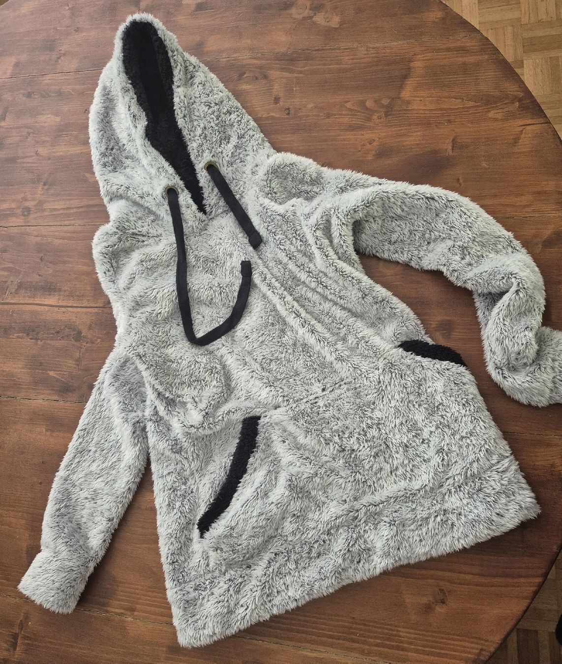 Pulls & Sweat-shirts: Damen Pullover Plüsch grau Grösse S – Neuf (Voir description) à Schmitten FR par Sam2525