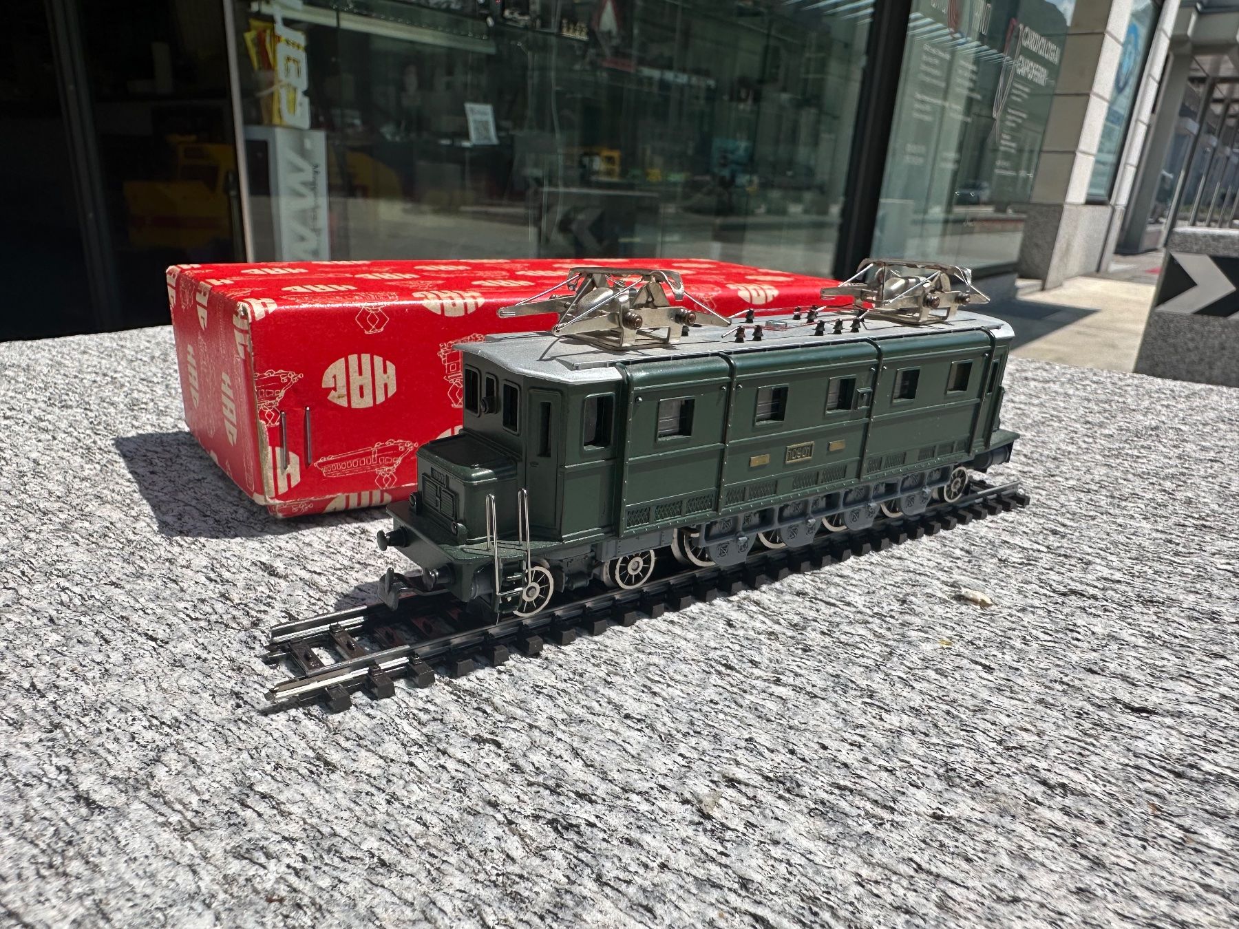 Hag Modellini di ferrovie: Hag SBB Ae 4/7 10901 grün AC Analog – Usato da Chiasso venduto da Carrara-Modellismo