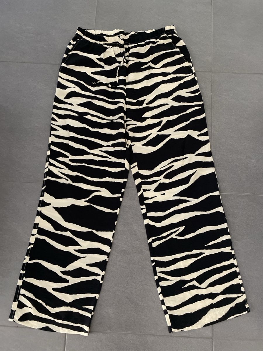 H&M Pantaloni: Pantalon d’été  – Usato da Collombey venduto da amina36