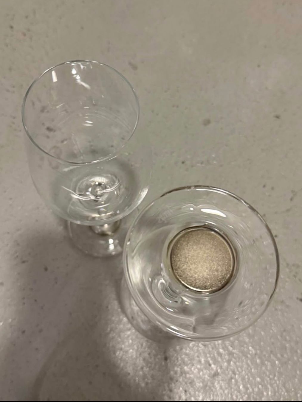 Bicchieri: 2 Weingläser mit Magnet – Usato da Rigi Kaltbad venduto da Wtrick 1