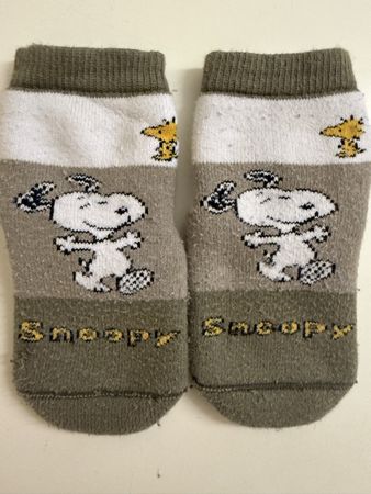 Baby Söckli mit Snoopy Motiv, Grösse 19-22.