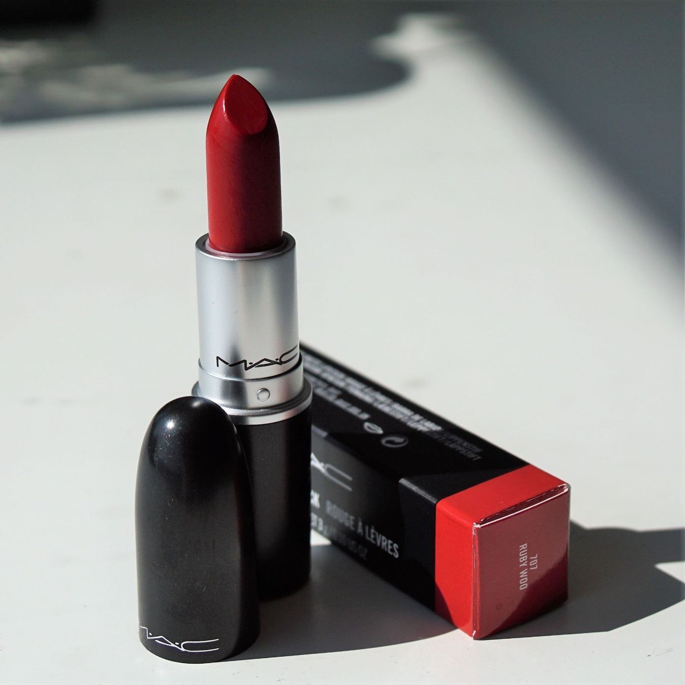 Make-up: MAC Ruby Woo Retro Matte Lippenstift-NEU – Neu und originalverpackt aus Zürich von sambaum