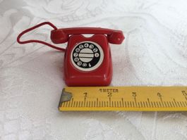 Älteres Metal Telefon für die Puppenstube