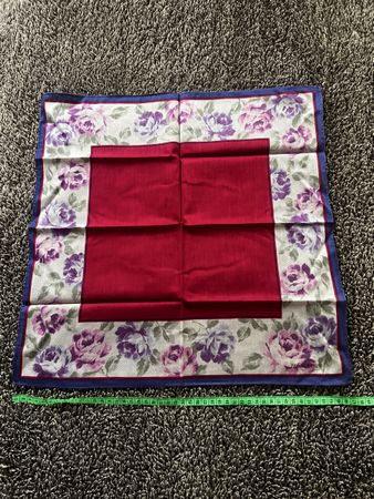 Yves Saint Laurent Tuch 47 × 47 cm – florales Design