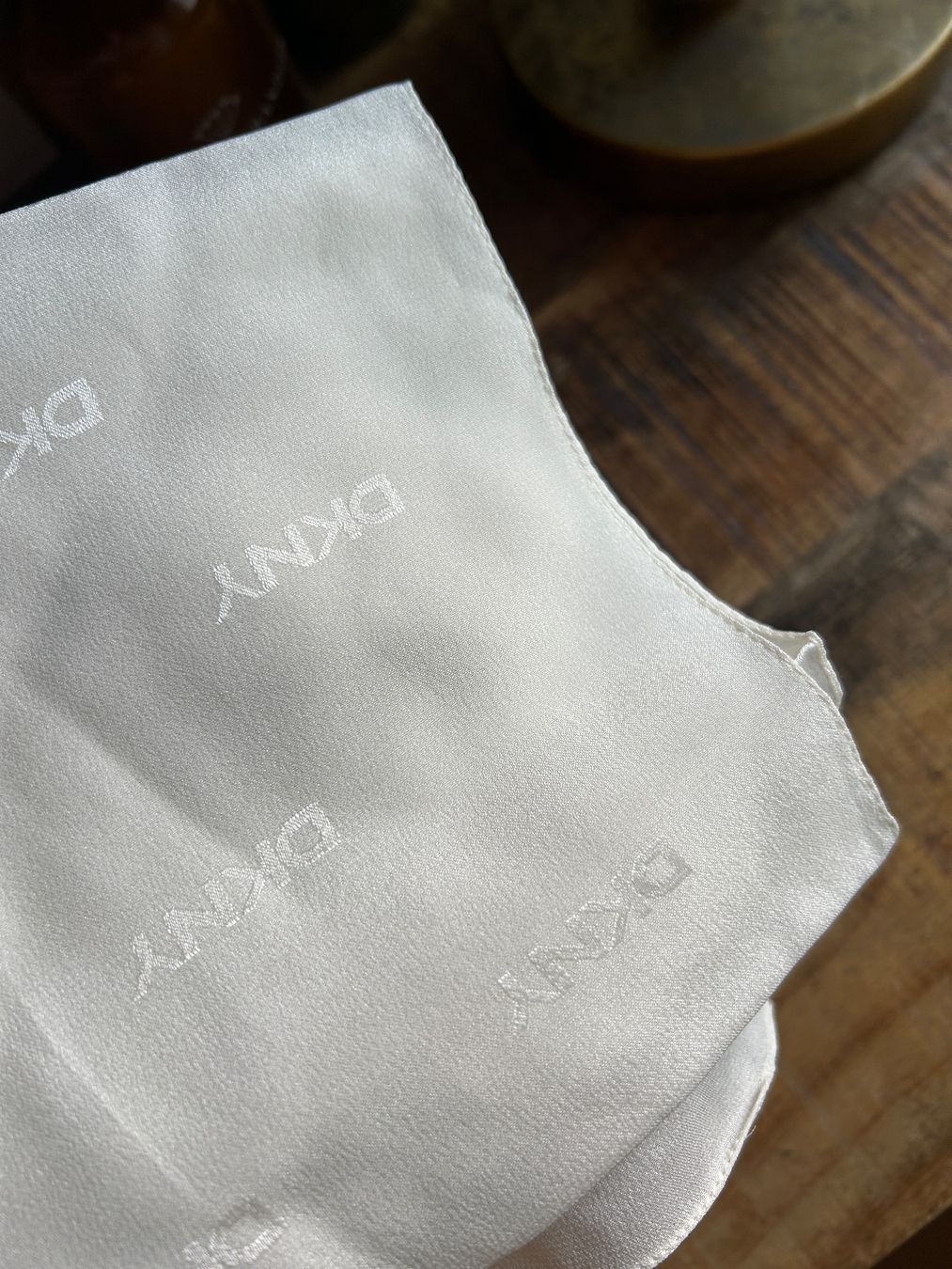DKNY Foulard & Sciarpe: DKNY 100% Seidenfoulard – Nuovo (secondo la descrizione) da Illnau venduto da Monkky 3