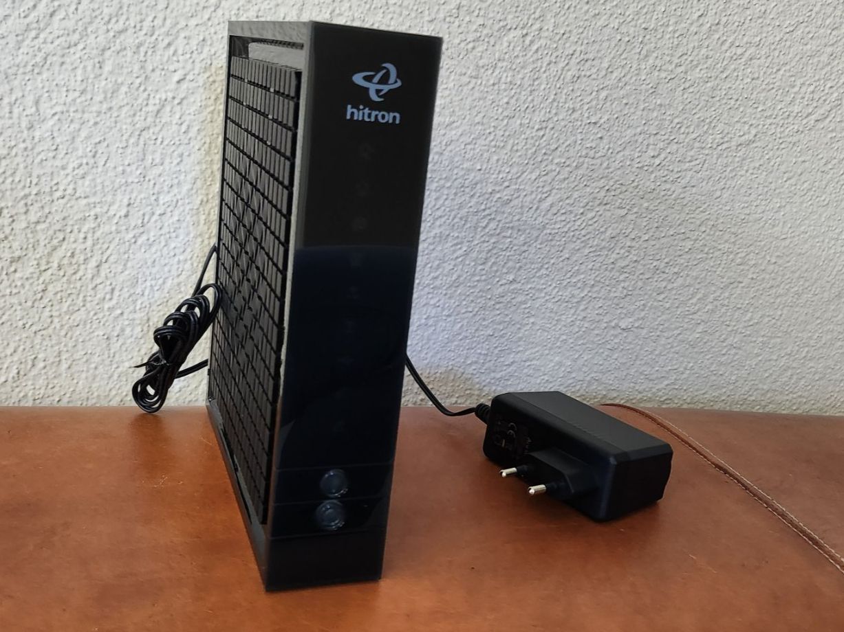 Modem & Router: Hitron Router CGNV4 – Usato da Zürich venduto da OBJECT8047