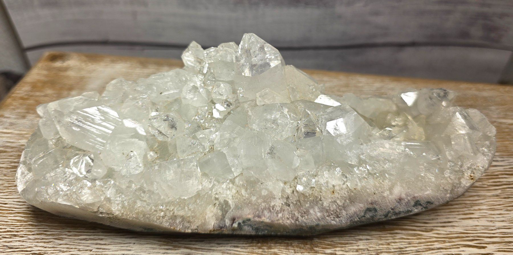 Minerali & Pietre curative: Apophyllit Stufe 836g – Nuovo e nell'imballaggio originale da Matzingen venduto da Shay_Crystalz