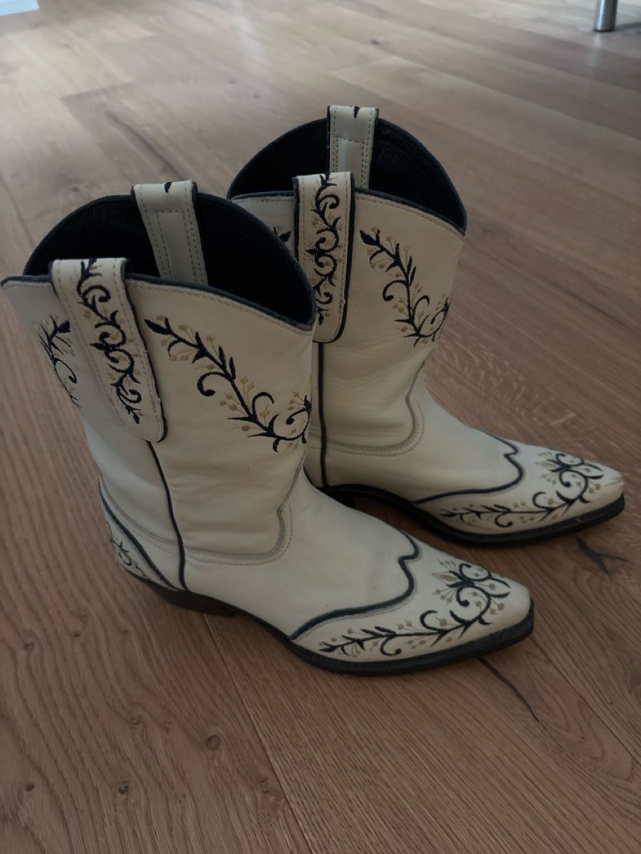 Damenschuhe: Damen Cowboystiefel Gr. 9M – Gebraucht aus Sissach von dancing01