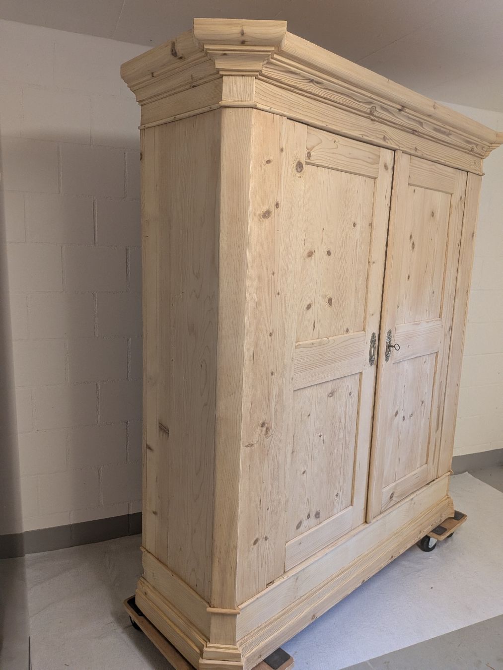 Armadi: Wunderschöner antiker Schrank restauriert – Usato da Hofstetten SO venduto da famburgert 2