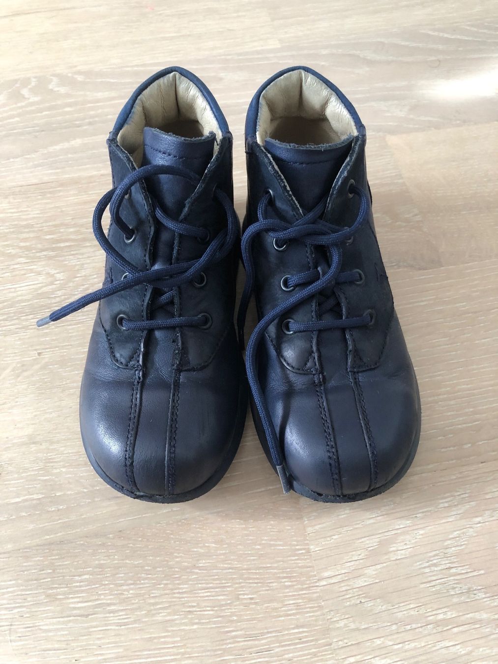 Scarpe per ragazzi: Kinderschuh der Marke Däumling - Grösse 24 Schmal – Usato da Thalwil venduto da holoarte
