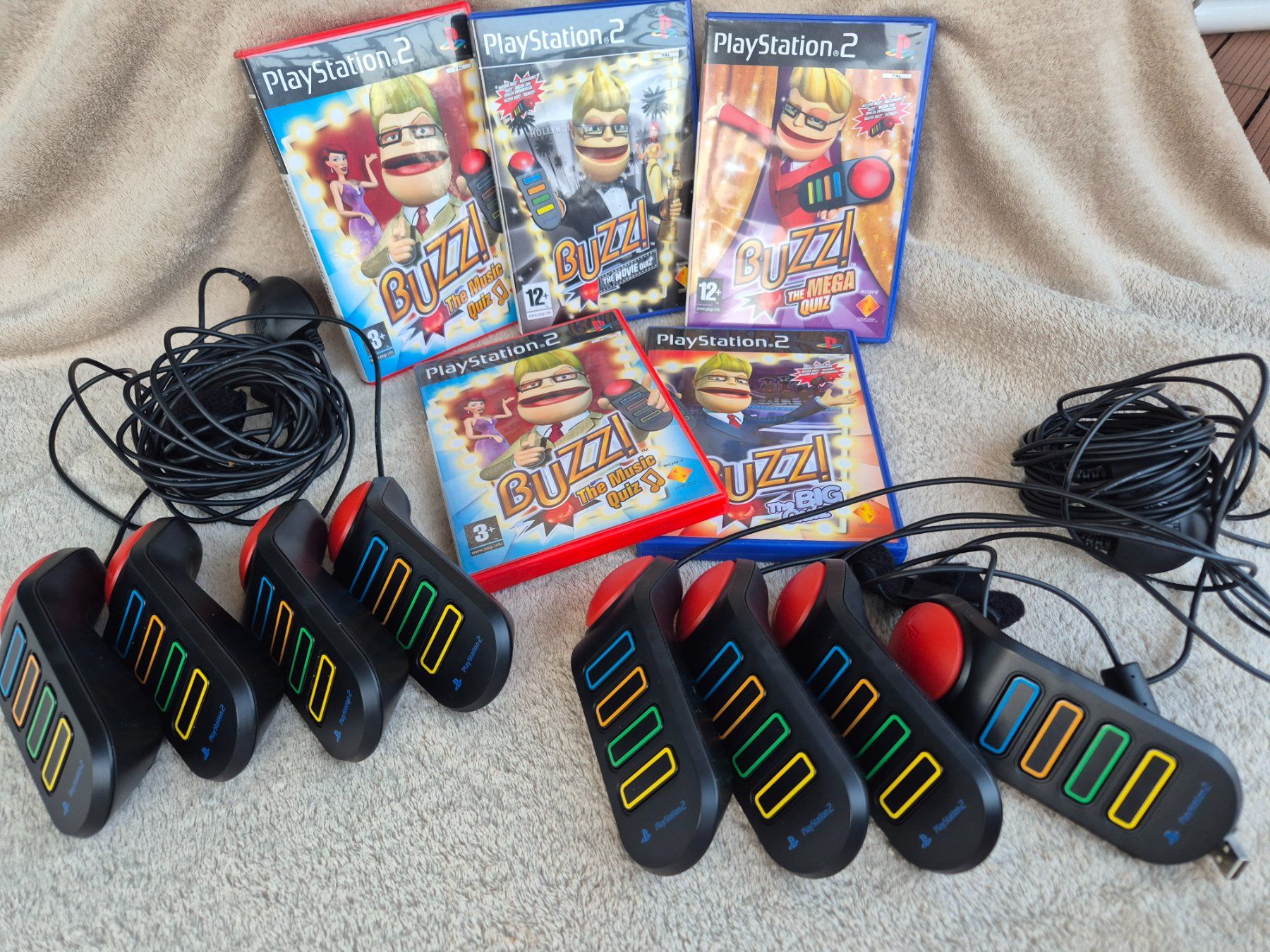 Sony Jeux: PlayStation 2 Buzz! Spiele Bundle mit Controllern – D'occasion à Bellach par Caro29