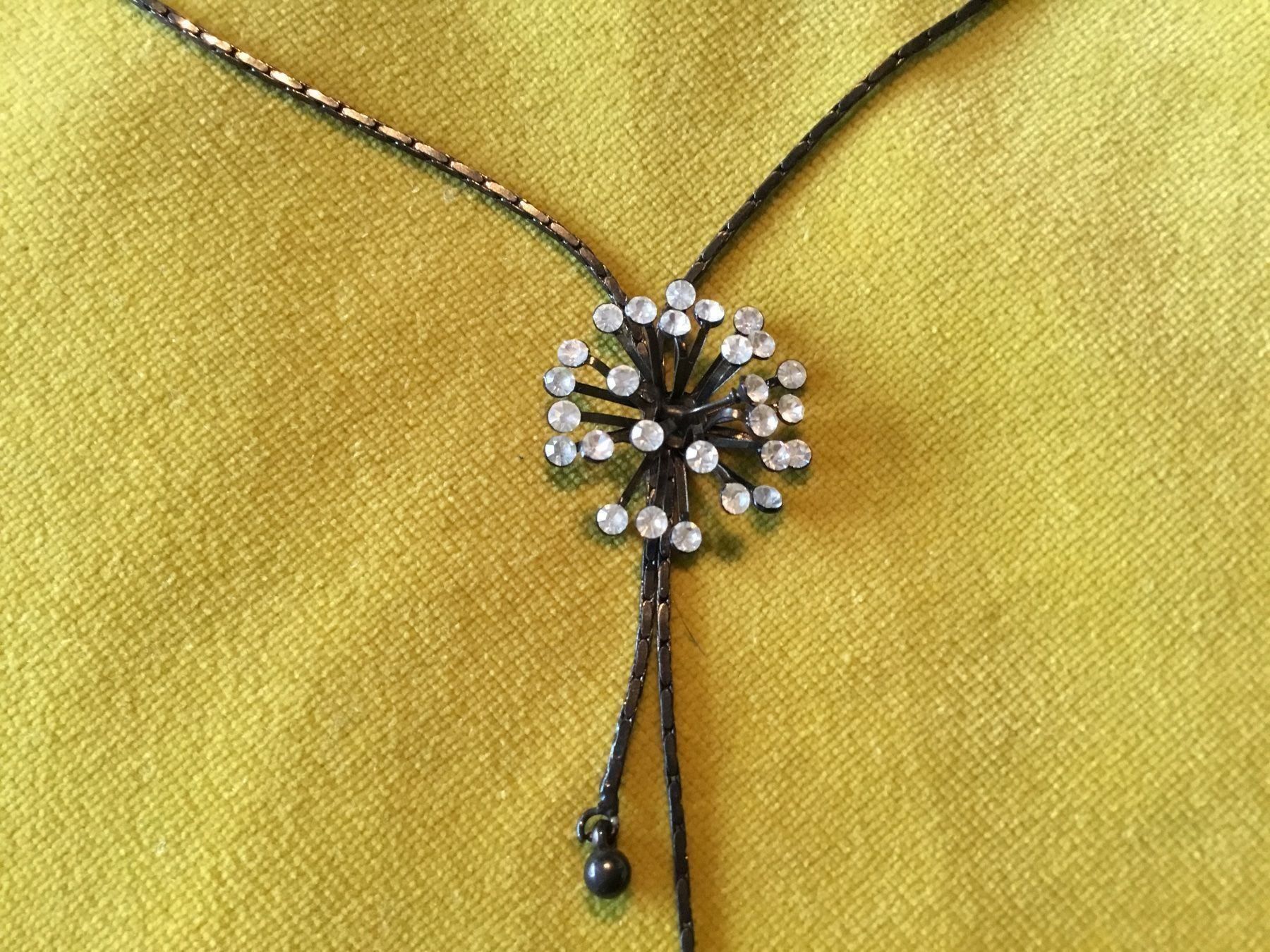Ketten: Collier chic gris foncé et brillants – Neu und originalverpackt aus Le Landeron von nic_8hd5 2