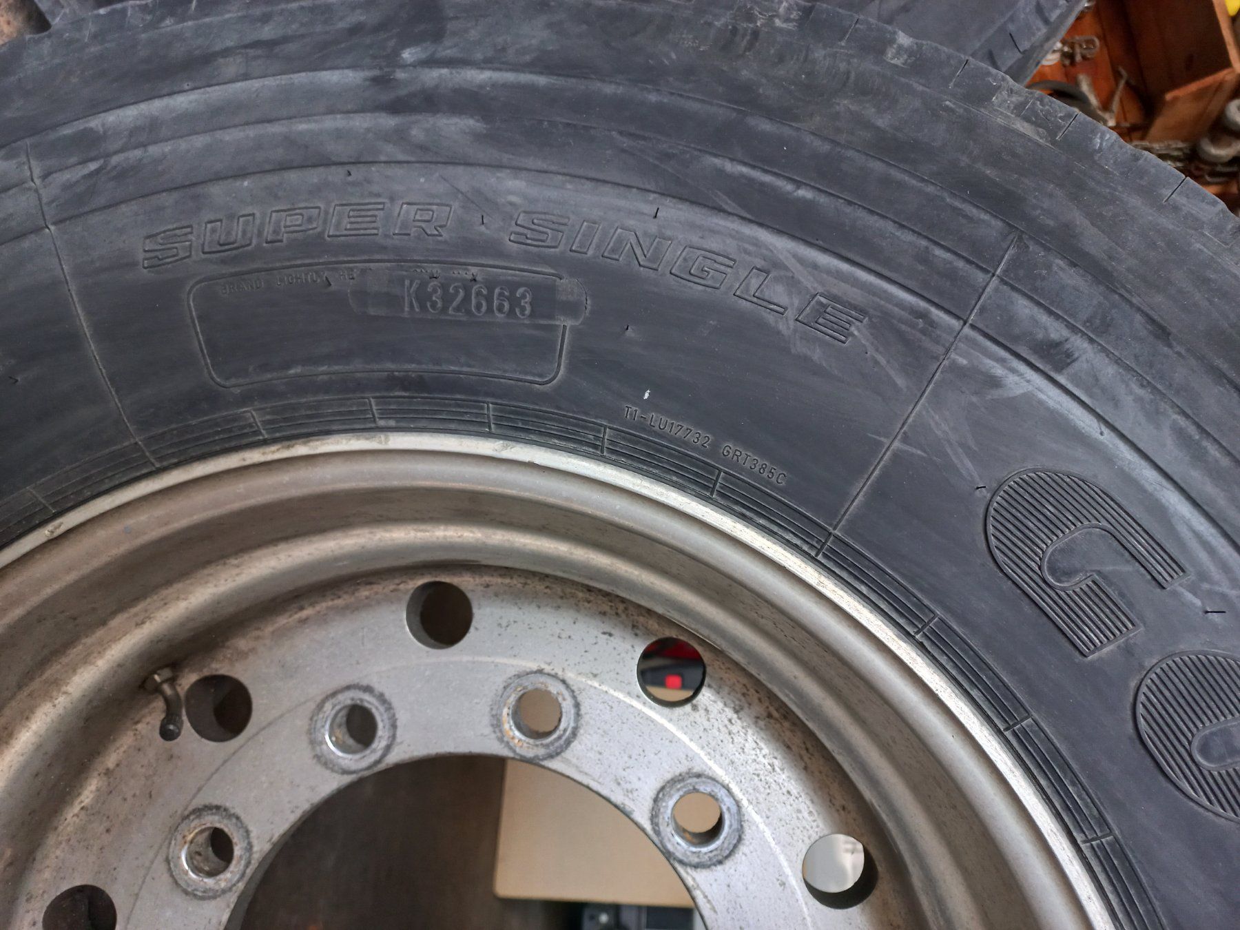 Pneumatici & Ruote complete: LKW-Räder, 4 Scheibenräder 385/65R22.5 – Usato da Vallorbe venduto da SMBS1 8